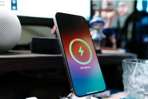 弥渡苹果15换屏服务分享用什么充电器给iPhone15充电更好 
